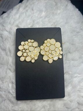 Gold and Cream Cluster Circle Stud Earrings